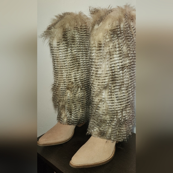 dingo Shoes - Dingo Faux Fur Boots with Cream and Gray Accents